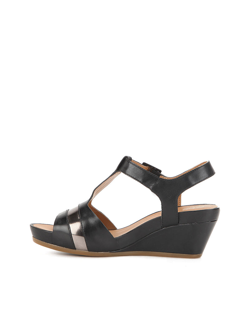 Rusty Rebel Tan Wedges