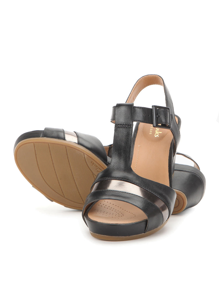 Rusty Rebel Tan Wedges