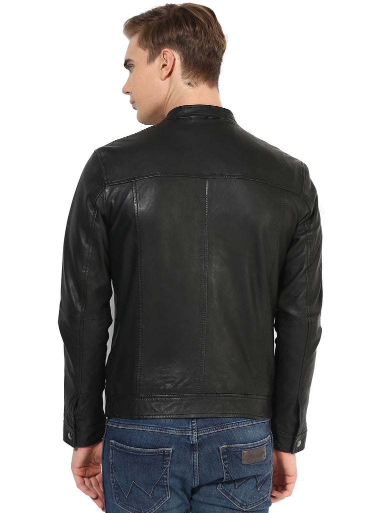 Schwarze Lederjacke