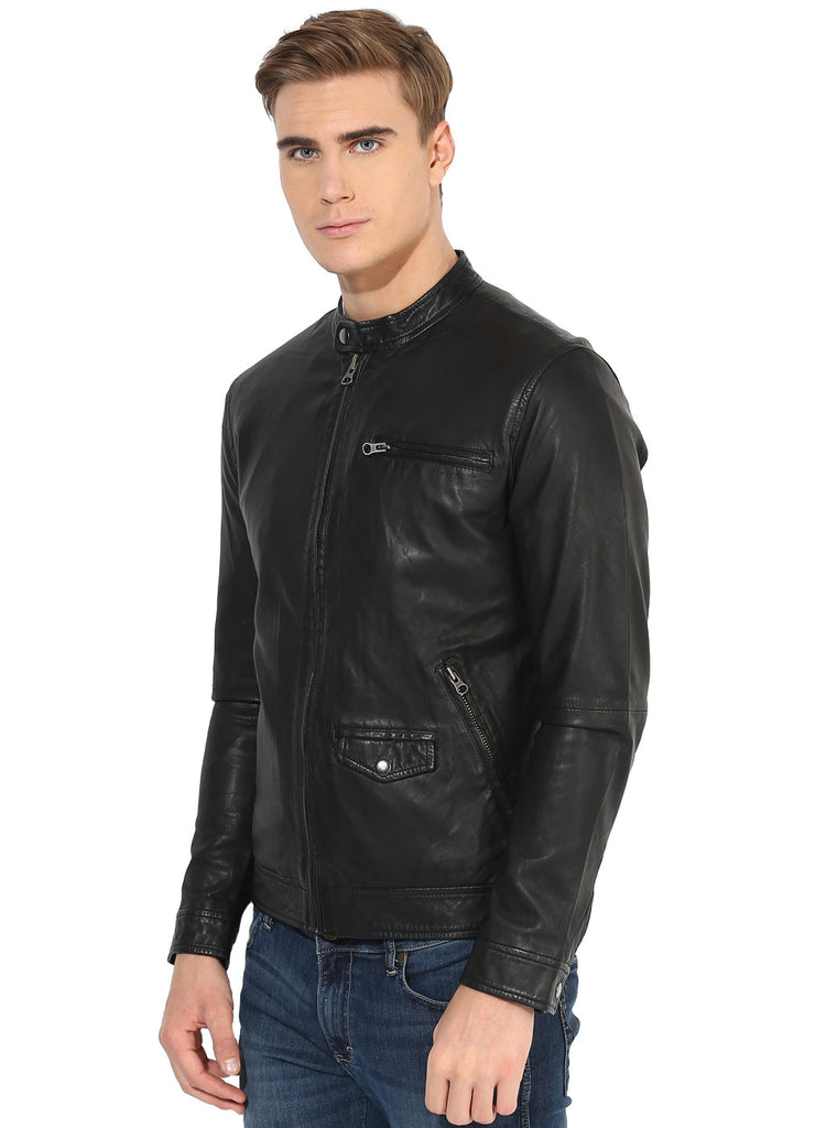 Schwarze Lederjacke